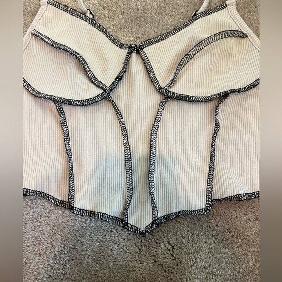 Bailey Rose cream/tan/black outside stitch crop tank top, size Small - Picture 3 of 5